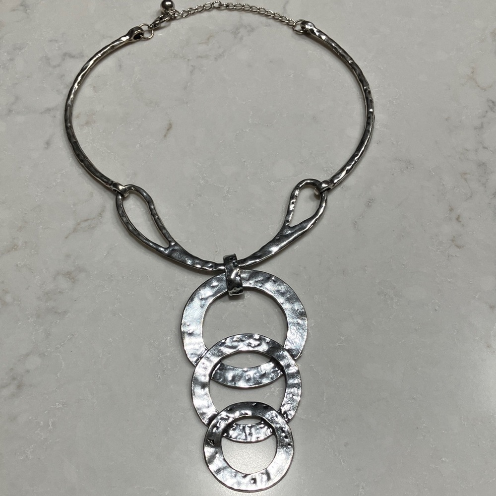Elegant Silver tone Hammered Necklace